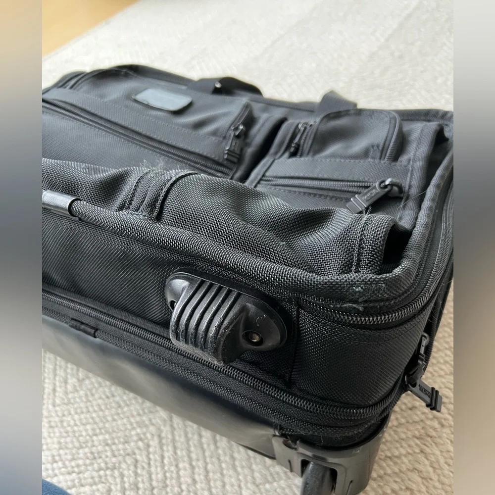 Tumi Medium Trip 2 Wheeler  Briefcase Travel Bag luggage Black